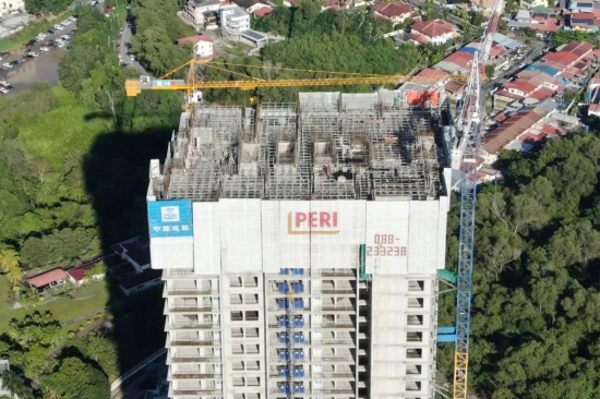 中建承建的马来西亚亚庇双子塔项目B楼封顶3.png