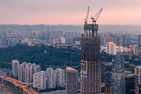 重庆在建458米高楼封顶2.jpg
