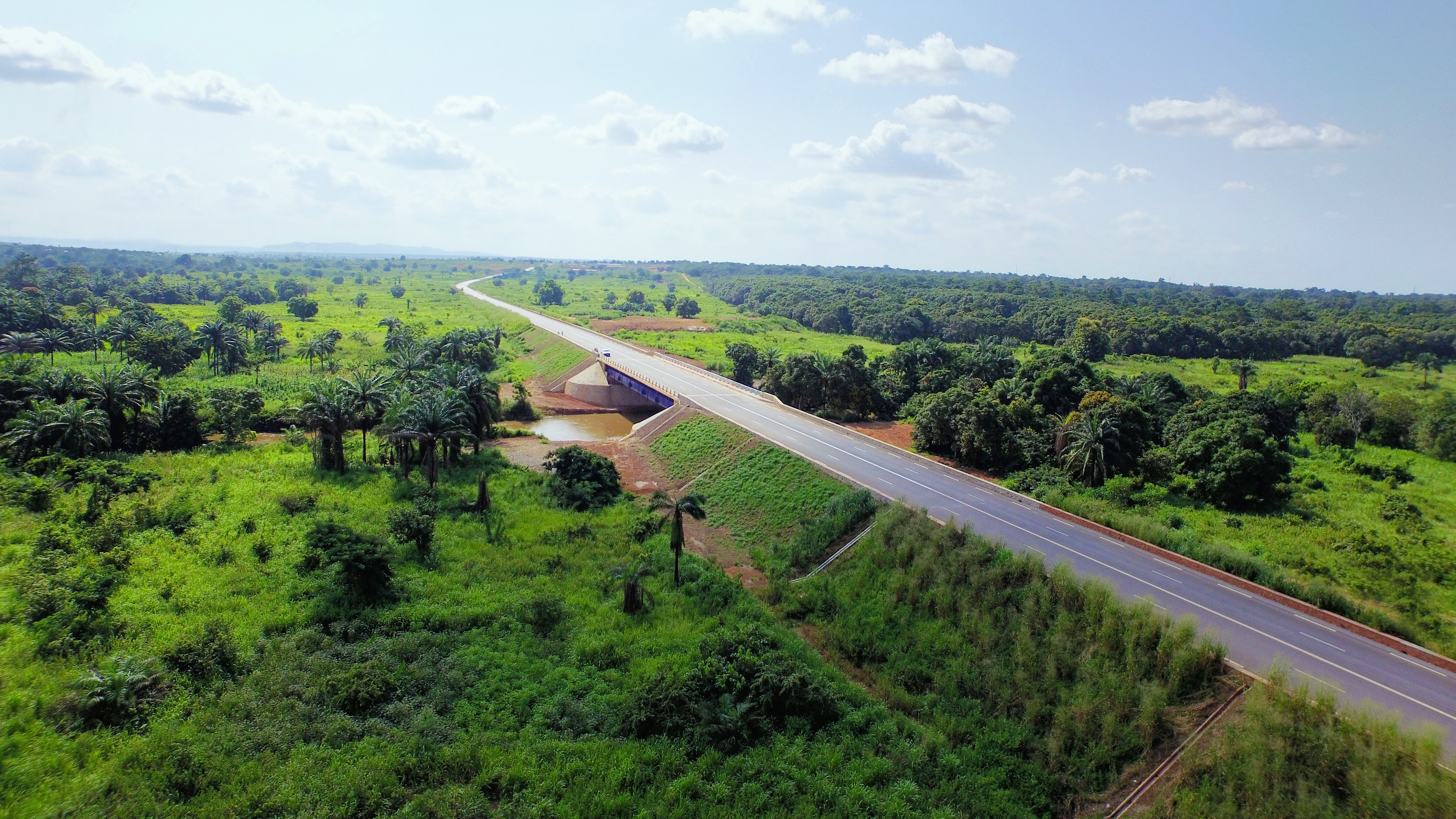中国建筑刚果（布）国家一号公路项目助力中刚发展1.jpg