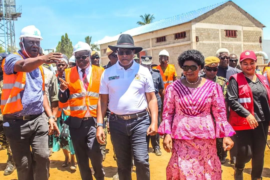 马拉维总统视察马拉维卡隆加供水管线升级改造项目1.jpg