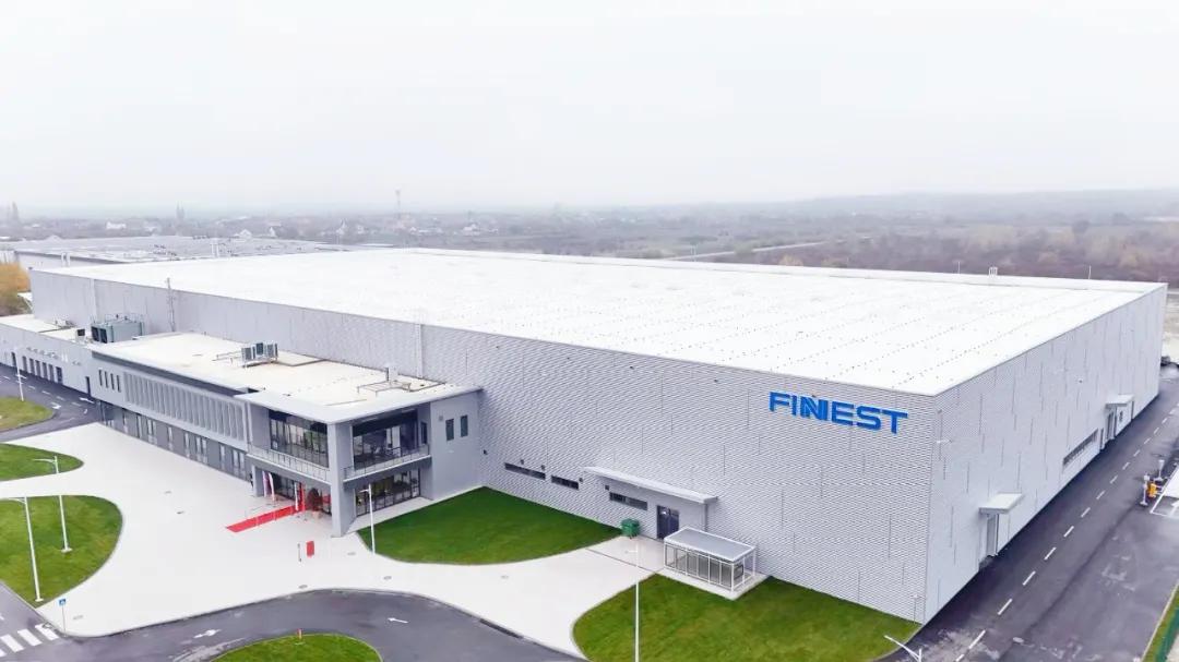 中国建筑塞尔维亚高标准厂房正式交付1.jpg 中国建筑塞尔维亚高标准厂房正式交付1.jpg