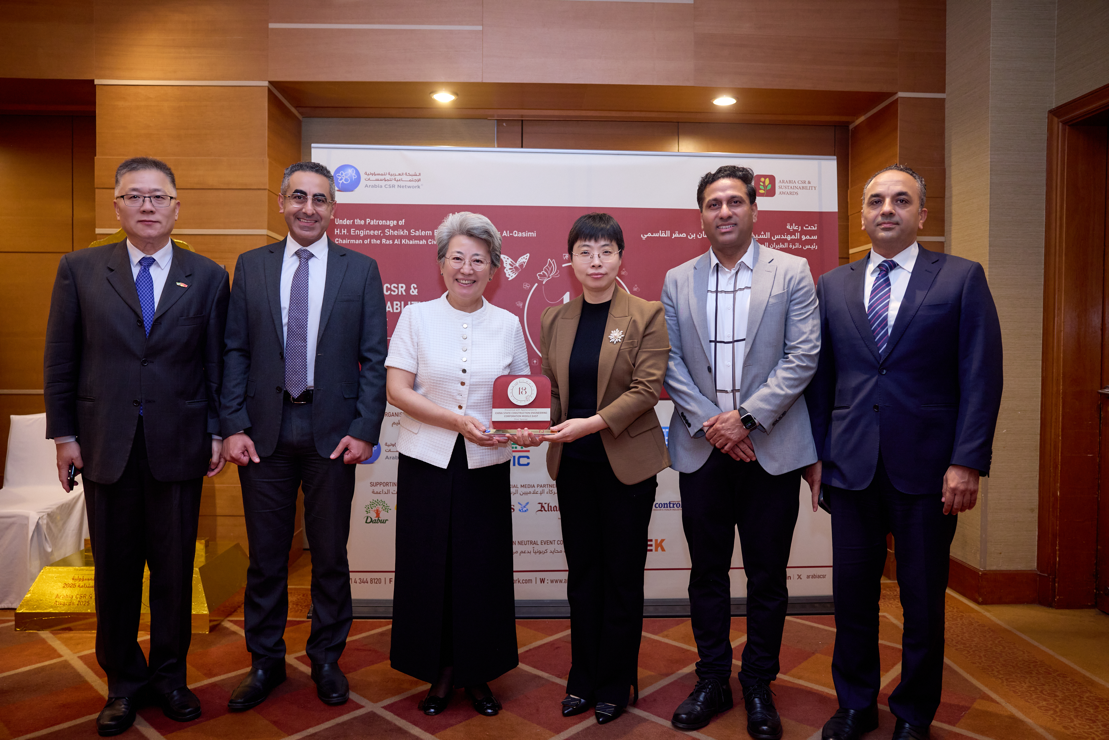 中国建筑连续五届荣获阿拉伯企业社会责任及可持续发展奖(1).jpg 中国建筑连续五届荣获阿拉伯企业社会责任及可持续发展奖(1).jpg