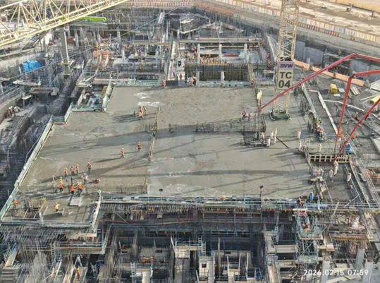 沙特利雅得德拉伊耶皇家歌剧院项目首块正负零楼板顺利浇筑1.png