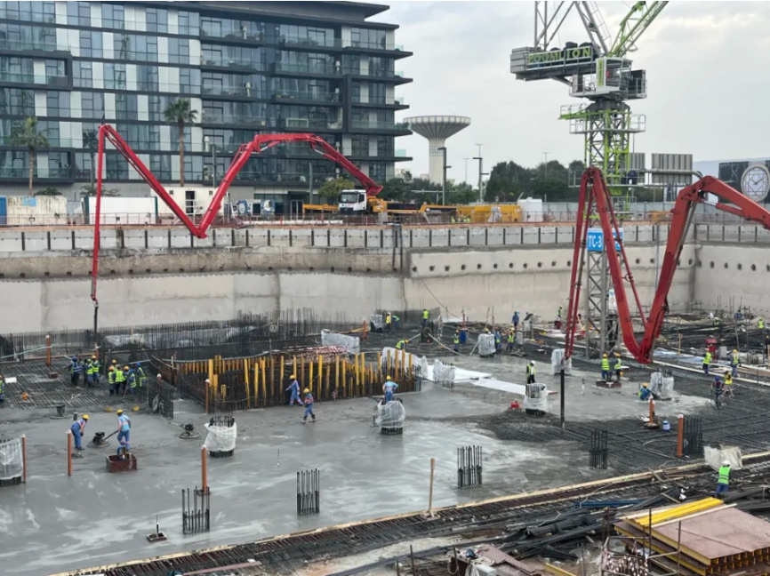 中国建筑城市漫步四期维芙住宅项目提前完成塔楼A筏板浇筑 (1).png