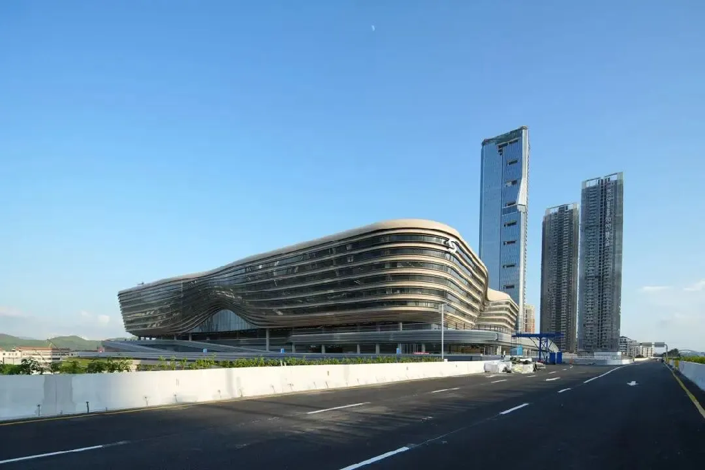 中国建筑承建的皇岗口岸正式开通-2.png