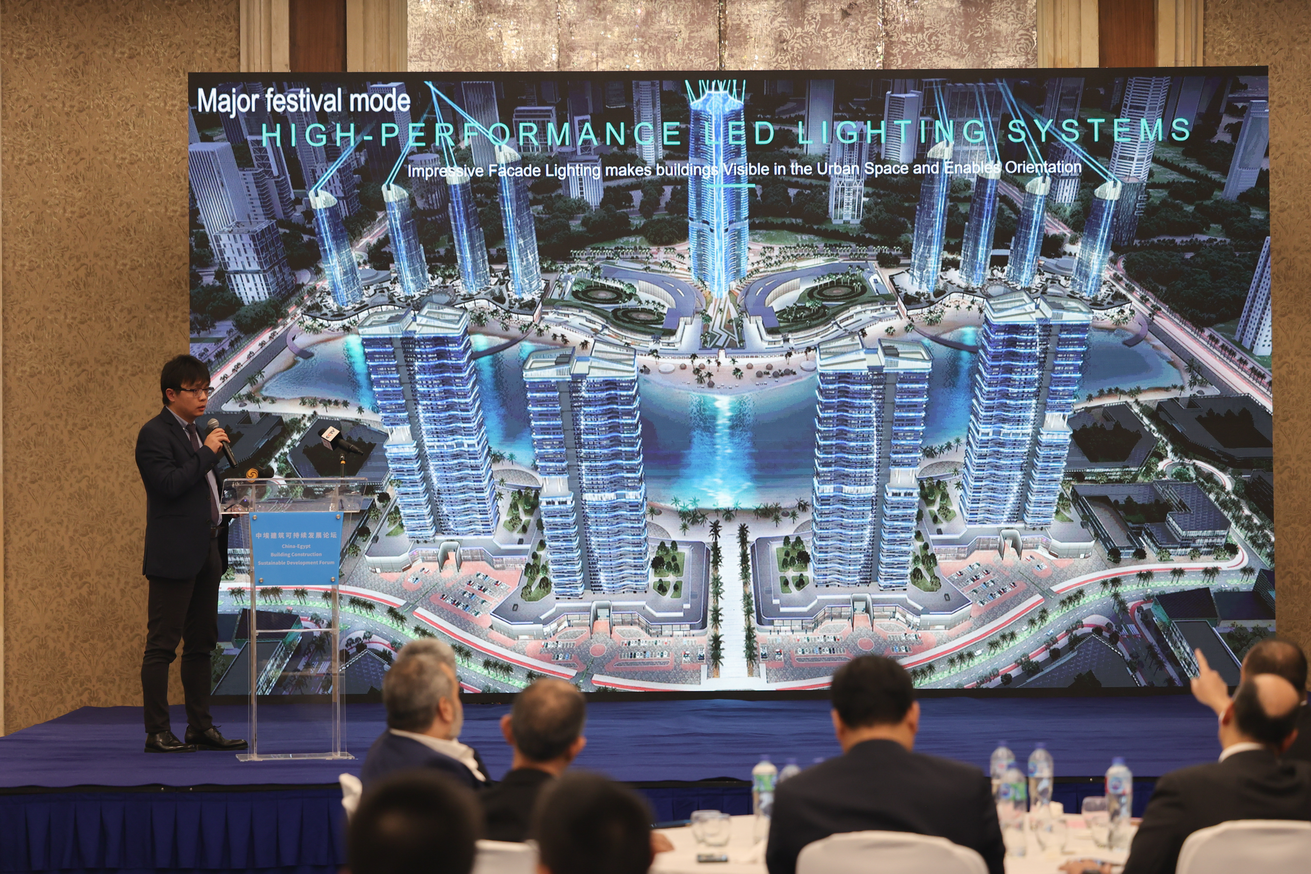 13、中建埃及阿拉曼设计总监高燕清发表演讲 (2).jpg